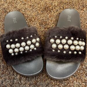 NIB - H2K - Gray Fur & Pearl Sandal Slides - Woman's size 10